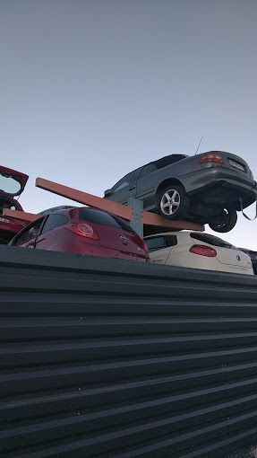 Aperçu des activités de la casse automobile RECUPERAUTO située à SIX-FOURS-LES-PLAGES (83140)